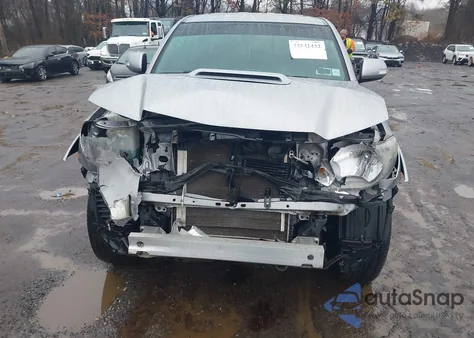 2014 Toyota Tacoma Base V6 z USA, uszkodzony, nr VIN 3TMLU4EN7EM136997